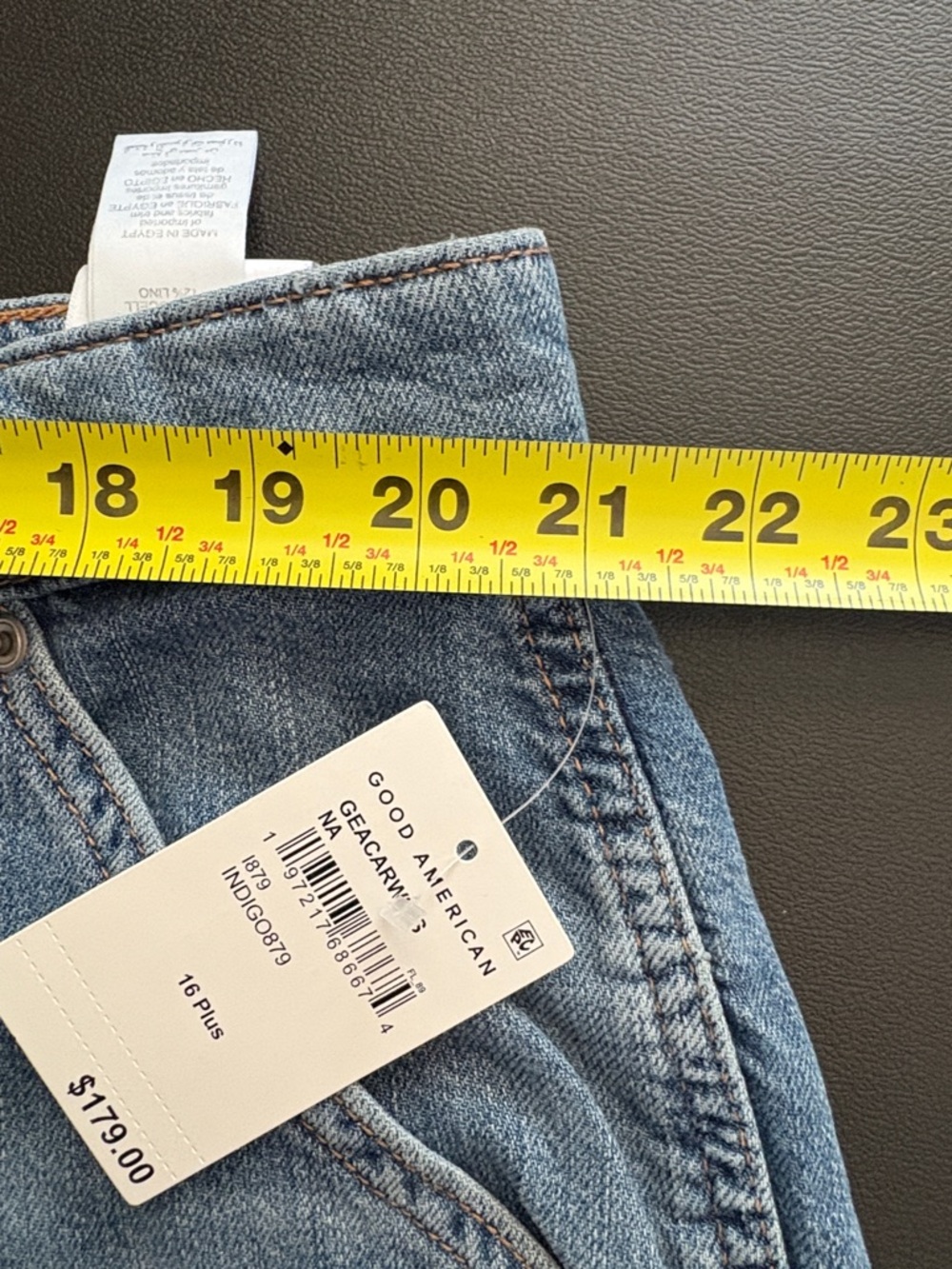 Good American Relaxed Flare Jeans in Light Blue Denim - Picture 5 of 6